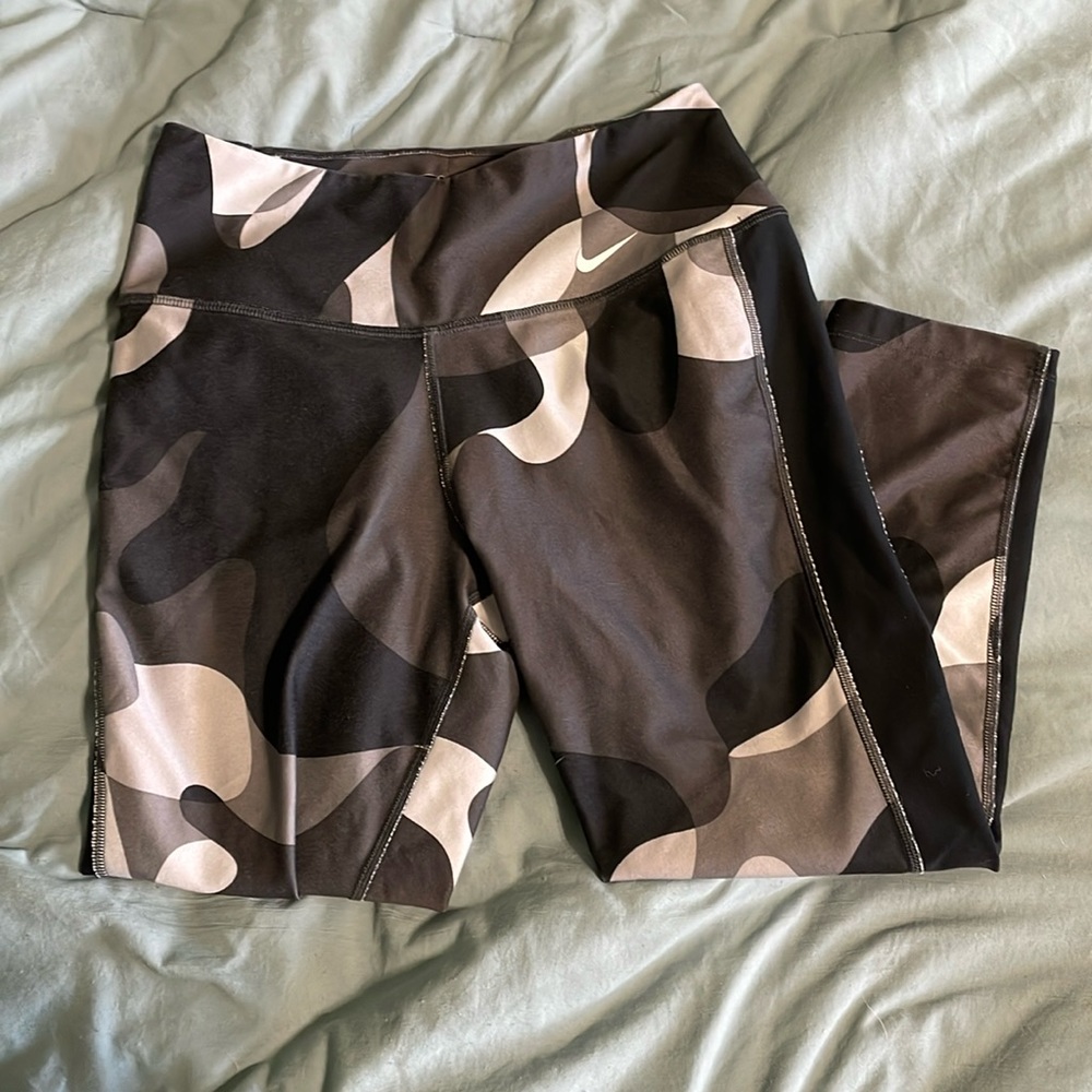 Nike Dri- Fit Camo Cropped Leggings